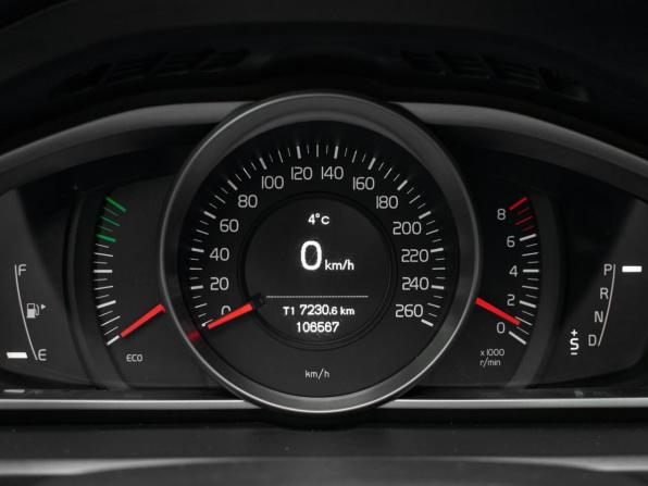 Volvo V40 Cross Country I с пробегом 2014 года, цена 1 650 000 рублей, 106567 км, хэтчбек, Автокод Объявления