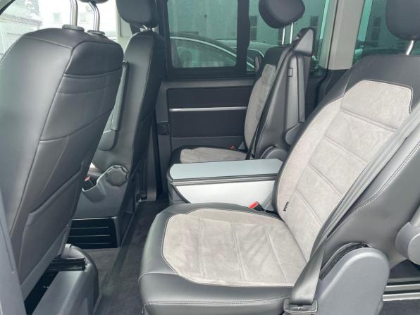 Volkswagen Multivan T6 Рестайлинг с пробегом 2022 года, цена 8 394 000 рублей, 58696 км, минивэн, Автокод Объявления