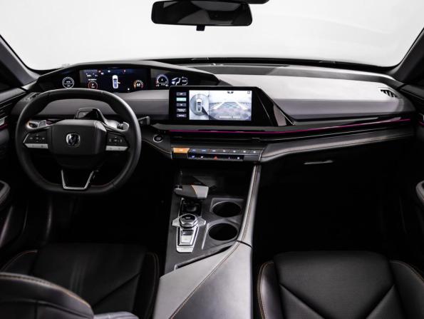 Changan UNI-V I с пробегом 2023 года, цена 2 099 000 рублей, 30000 км, лифтбек, Автокод Объявления