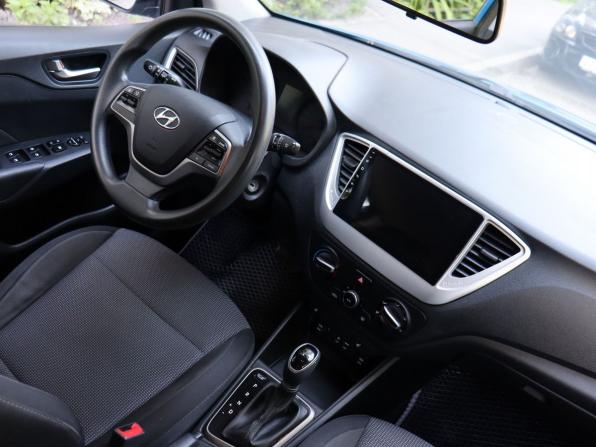 Hyundai Solaris II с пробегом 2018 года, цена 1 350 000 рублей, 100620 км, седан, Автокод Объявления