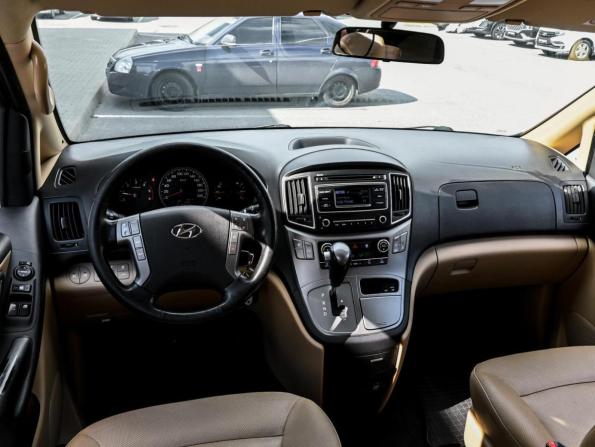 Hyundai H-1 II Рестайлинг с пробегом 2016 года, цена 2 199 000 рублей, 193419 км, минивэн, Автокод Объявления