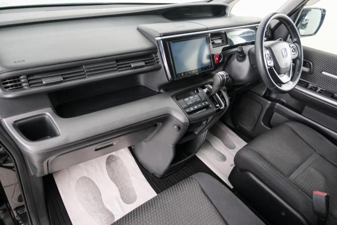 Honda Stepwgn V с пробегом 2015 года, цена 1 559 000 рублей, 211000 км, минивэн, Автокод Объявления