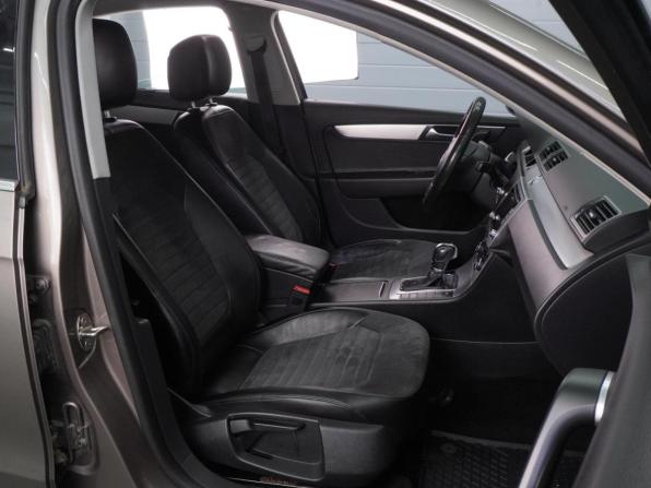 Volkswagen Passat B7 с пробегом 2011 года, цена 1 113 000 рублей, 300661 км, седан, Автокод Объявления