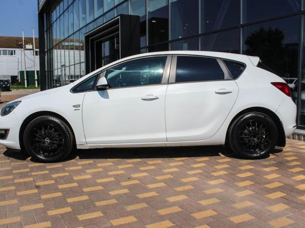 Opel Astra J Рестайлинг с пробегом 2013 года, цена 680 000 рублей, 162427 км, хэтчбек, Автокод Объявления