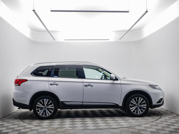 Mitsubishi Outlander III Рестайлинг 3 с пробегом 2021 года, цена 2 895 000 рублей, 51000 км, внедорожник, Автокод Объявления