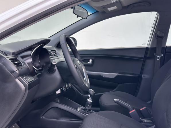 Kia Rio III Рестайлинг с пробегом 2015 года, цена 1 000 000 рублей, 126622 км, хэтчбек, Автокод Объявления