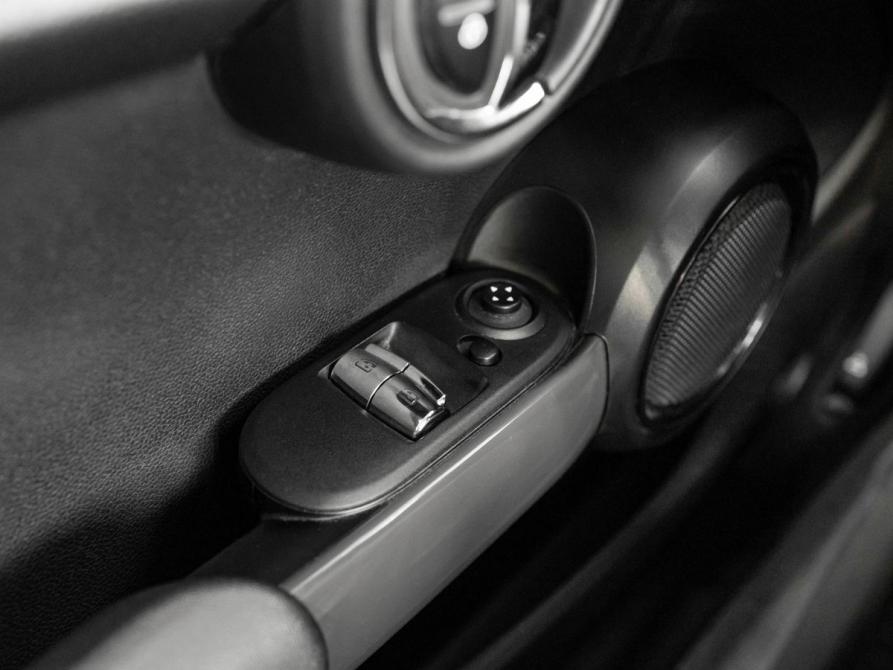 Mini Hatch III (F55/F56) Москва  - изображение 16