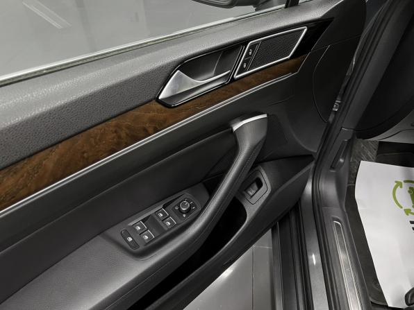 Volkswagen Passat B8 с пробегом 2015 года, цена 1 620 000 рублей, 234429 км, седан, Автокод Объявления