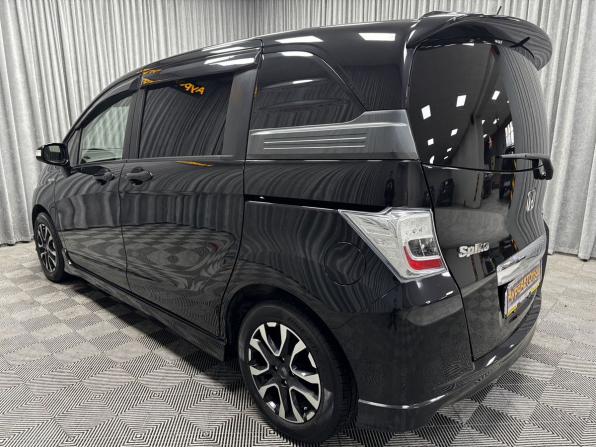 Honda Freed I Рестайлинг с пробегом 2012 года, цена 1 270 000 рублей, 207009 км, компактвэн, Автокод Объявления