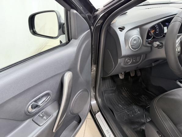 Renault Sandero II с пробегом 2015 года, цена 690 000 рублей, 227696 км, хэтчбек, Автокод Объявления