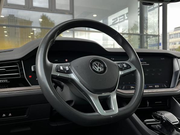 Volkswagen Touareg III с пробегом 2019 года, цена 5 490 000 рублей, 104028 км, внедорожник, Автокод Объявления