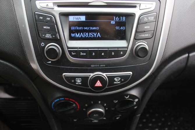 Hyundai Solaris I Рестайлинг с пробегом 2016 года, цена 897 000 рублей, 215641 км, седан, Автокод Объявления