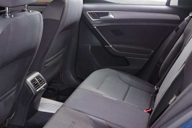 Volkswagen Golf VII с пробегом 2014 года, цена 899 000 рублей, 135700 км, универсал, Автокод Объявления