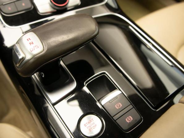 Audi A8 III (D4) Рестайлинг с пробегом 2016 года, цена 3 649 000 рублей, 108845 км, седан, Автокод Объявления