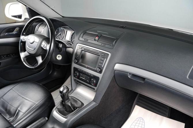 Skoda Octavia II (A5) Рестайлинг с пробегом 2012 года, цена 849 000 рублей, 288800 км, лифтбек, Автокод Объявления