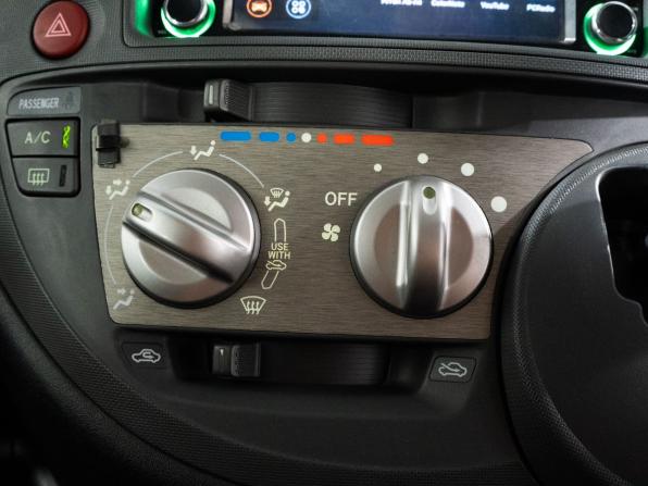 Toyota Sienta I Рестайлинг 2 с пробегом 2012 года, цена 825 000 рублей, 72863 км, компактвэн, Автокод Объявления