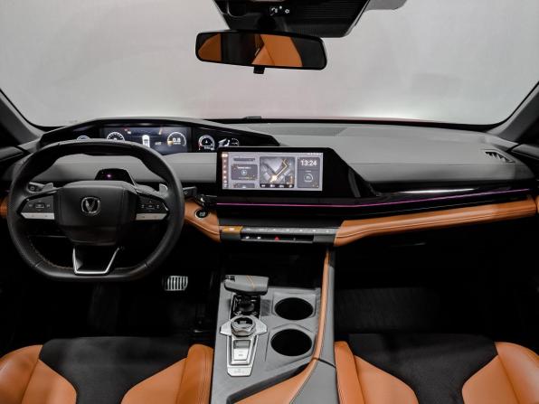 Changan UNI-V I с пробегом 2023 года, цена 2 180 000 рублей, 22077 км, лифтбек, Автокод Объявления