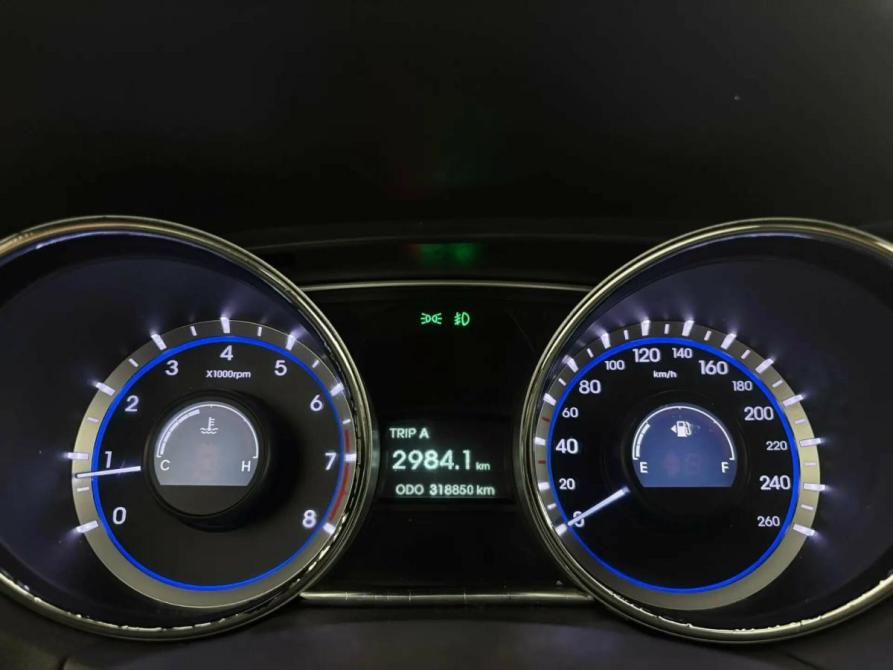 Hyundai Sonata VI (YF) Псков  - изображение 10