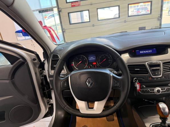 Renault Laguna III Рестайлинг с пробегом 2011 года, цена 500 000 рублей, 339755 км, лифтбек, Автокод Объявления