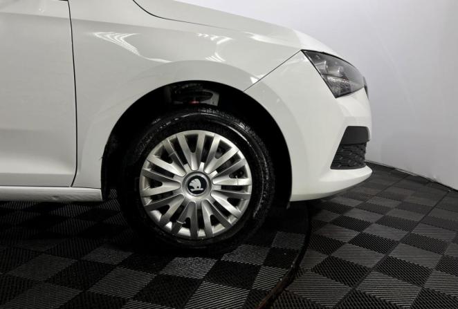 Skoda Rapid II с пробегом 2021 года, цена 1 650 000 рублей, 77003 км, лифтбек, Автокод Объявления