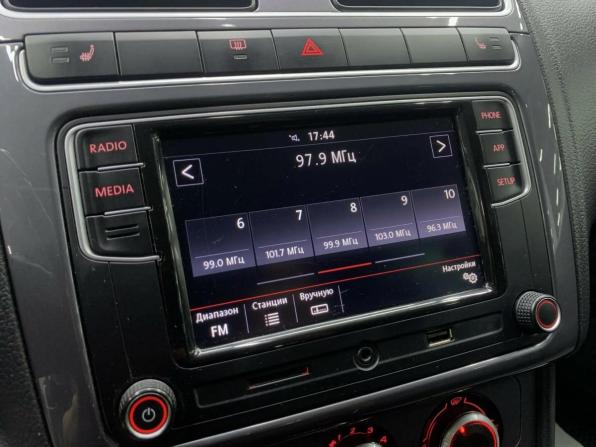 Volkswagen Polo V Рестайлинг с пробегом 2019 года, цена 1 180 000 рублей, 105506 км, седан, Автокод Объявления
