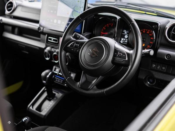 Suzuki Jimny IV с пробегом 2019 года, цена 2 299 000 рублей, 70080 км, внедорожник, Автокод Объявления