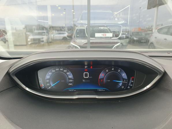 Peugeot 3008 II с пробегом 2018 года, цена 1 795 000 рублей, 74000 км, внедорожник, Автокод Объявления