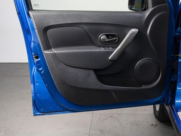 Renault Sandero II с пробегом 2018 года, цена 1 075 000 рублей, 143232 км, хэтчбек, Автокод Объявления