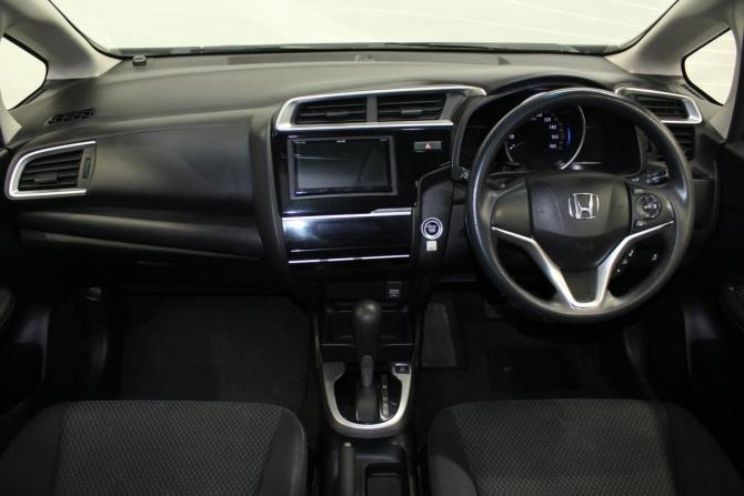 Honda Fit III Рестайлинг с пробегом 2018 года, цена 1 100 000 рублей, 134080 км, хэтчбек, Автокод Объявления