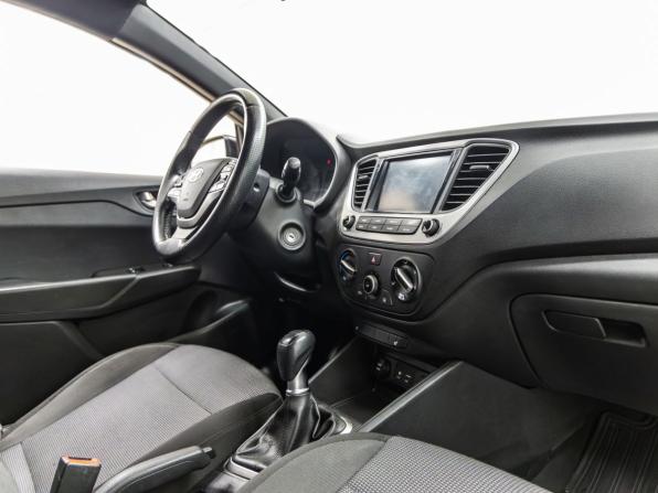 Hyundai Solaris II с пробегом 2017 года, цена 1 048 000 рублей, 186322 км, седан, Автокод Объявления