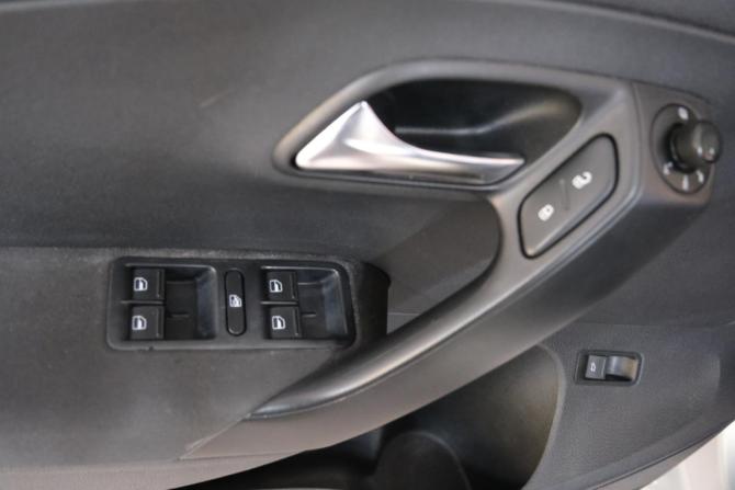 Volkswagen Polo V с пробегом 2013 года, цена 919 000 рублей, 208000 км, седан, Автокод Объявления