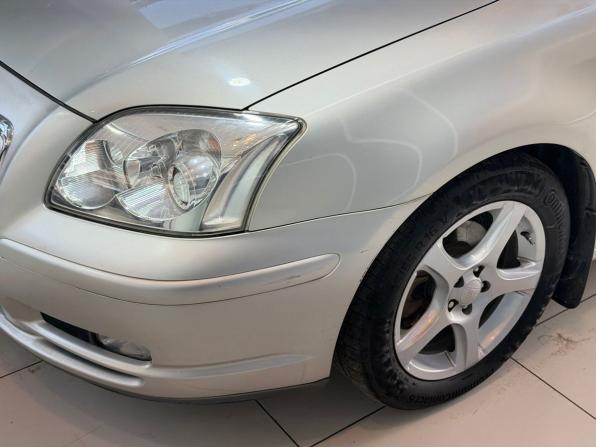 Toyota Avensis II с пробегом 2004 года, цена 750 000 рублей, 238337 км, лифтбек, Автокод Объявления