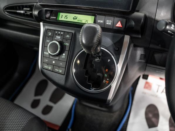 Toyota Wish II с пробегом 2010 года, цена 1 230 500 рублей, 155800 км, минивэн, Автокод Объявления