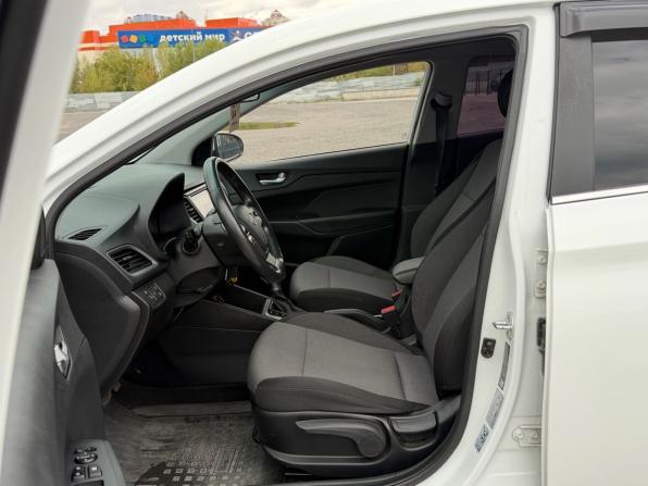 Hyundai Solaris II с пробегом 2018 года, цена 1 392 000 рублей, 125432 км, седан, Автокод Объявления