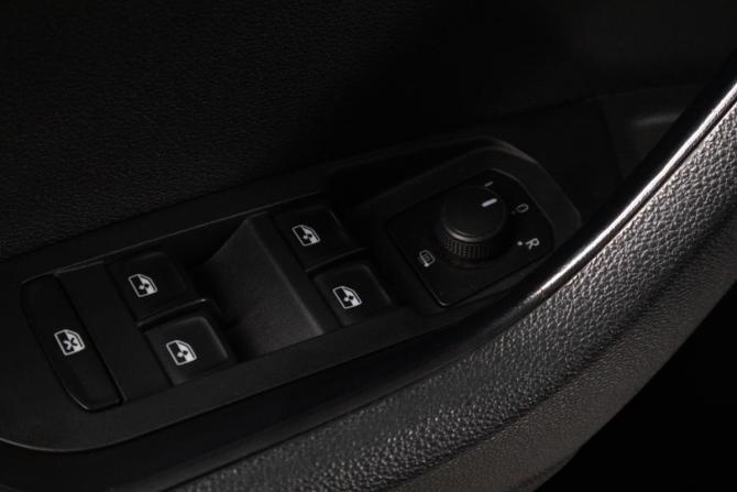 Skoda Karoq I с пробегом 2021 года, цена 2 399 000 рублей, 108000 км, внедорожник, Автокод Объявления