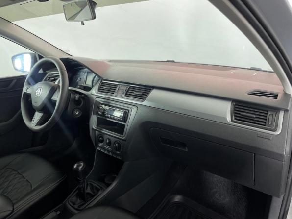 Skoda Rapid I с пробегом 2015 года, цена 989 000 рублей, 139327 км, лифтбек, Автокод Объявления
