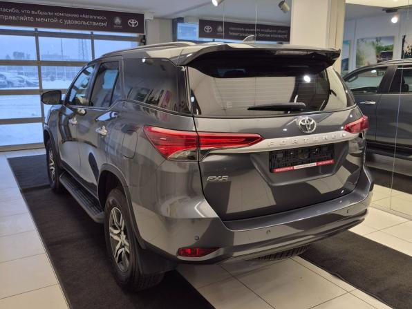 Toyota Fortuner II Рестайлинг с пробегом 2022 года, цена 5 300 000 рублей, 5410 км, внедорожник, Автокод Объявления