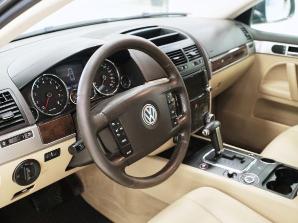 Volkswagen Touareg I Рестайлинг с пробегом 2009 года, цена 968 000 рублей, 267881 км, внедорожник, Автокод Объявления