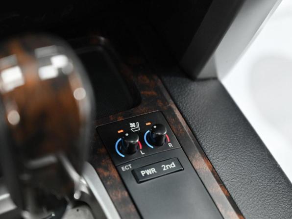 Toyota Land Cruiser 200 Series Рестайлинг 1 с пробегом 2015 года, цена 2 599 000 рублей, 118131 км, внедорожник, Автокод Объявления