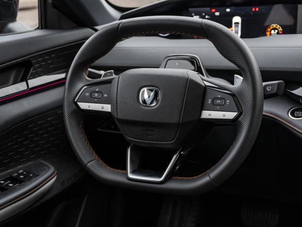 Changan UNI-V I с пробегом 2023 года, цена 2 389 000 рублей, 25558 км, лифтбек, Автокод Объявления