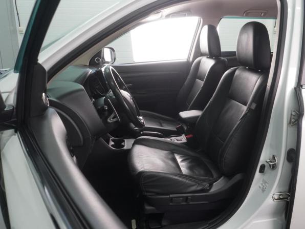 Mitsubishi Outlander III Рестайлинг 2 с пробегом 2015 года, цена 1 799 000 рублей, 183015 км, внедорожник, Автокод Объявления