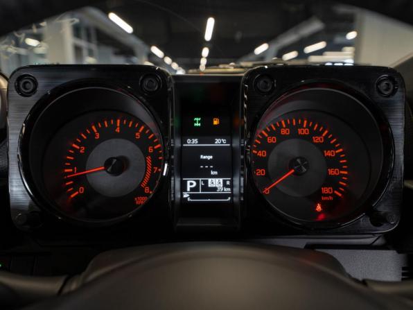 Suzuki Jimny IV с пробегом 2025 года, цена 4 200 000 рублей, 31 км, внедорожник, Автокод Объявления