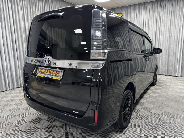 Toyota Voxy III (R80) Рестайлинг с пробегом 2018 года, цена 2 700 000 рублей, 88347 км, минивэн, Автокод Объявления