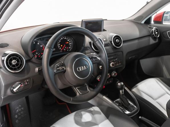 Audi A1 I (8X) с пробегом 2010 года, цена 715 000 рублей, 192484 км, хэтчбек, Автокод Объявления