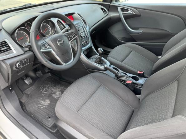 Opel Astra J Рестайлинг с пробегом 2012 года, цена 699 900 рублей, 282600 км, хэтчбек, Автокод Объявления