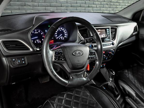 Hyundai Solaris II с пробегом 2018 года, цена 850 000 рублей, 223306 км, седан, Автокод Объявления