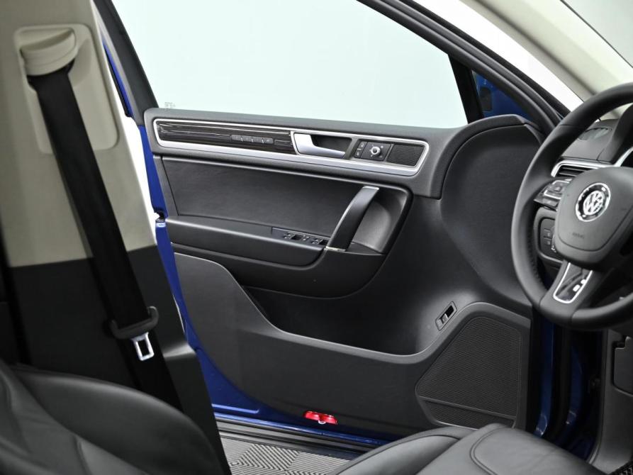 Volkswagen Touareg II Рестайлинг Москва  - изображение 13