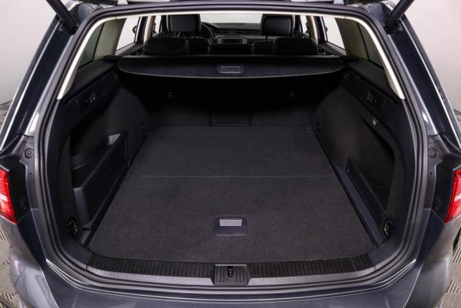 Volkswagen Passat B8 с пробегом 2016 года, цена 2 299 000 рублей, 142300 км, универсал, Автокод Объявления