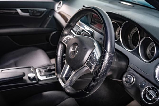 Mercedes-Benz C-Класс III (W204) Рестайлинг с пробегом 2013 года, цена 1 549 000 рублей, 76832 км, седан, Автокод Объявления