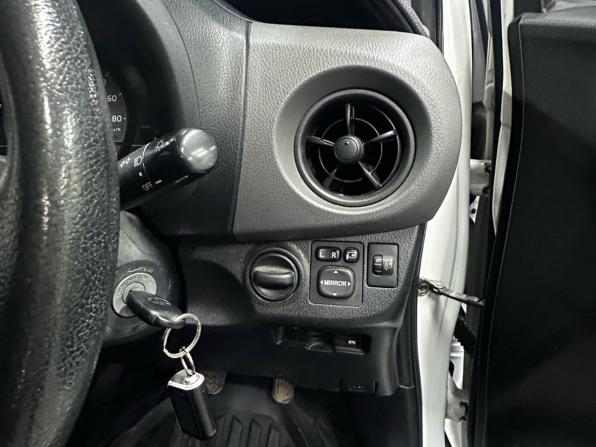 Toyota Vitz III (XP130) Рестайлинг с пробегом 2015 года, цена 880 000 рублей, 149000 км, хэтчбек, Автокод Объявления